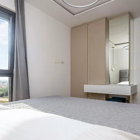 Luxurious In דירה *