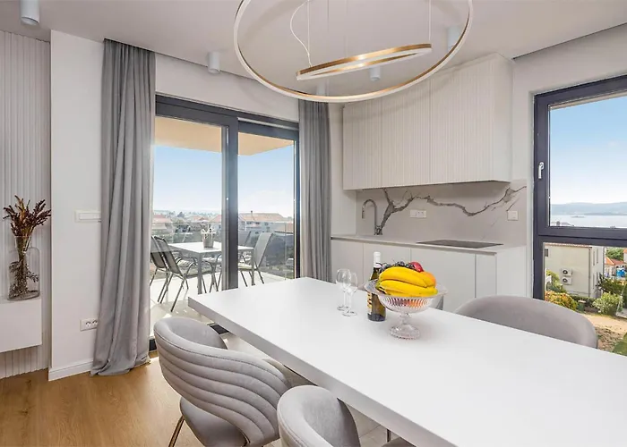 Lovely In Apartment *