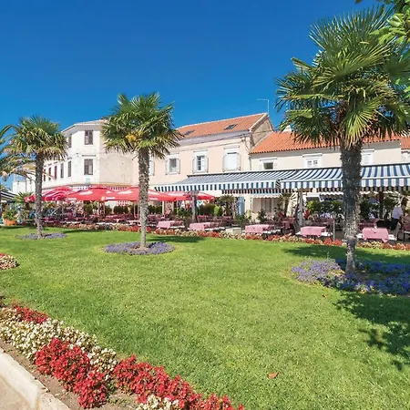 Lovely In Apartamento Sveti Filip i Jakov