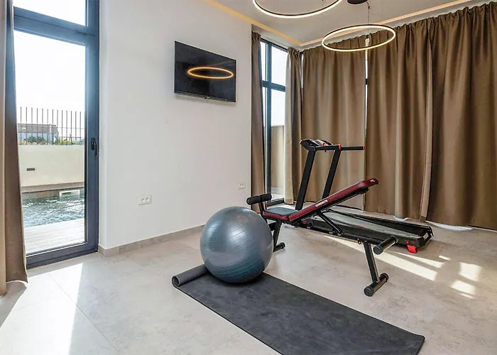 Lovely In Sveti Filip i Jakov