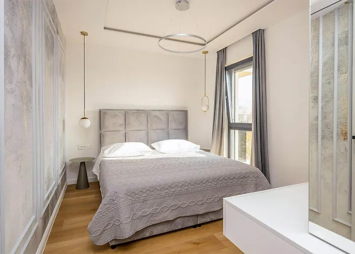 Lovely In Apartment *