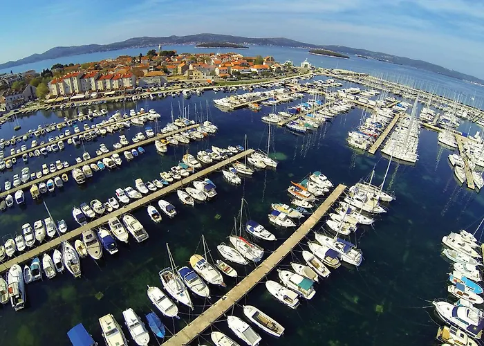 Lovely In * Sveti Filip i Jakov